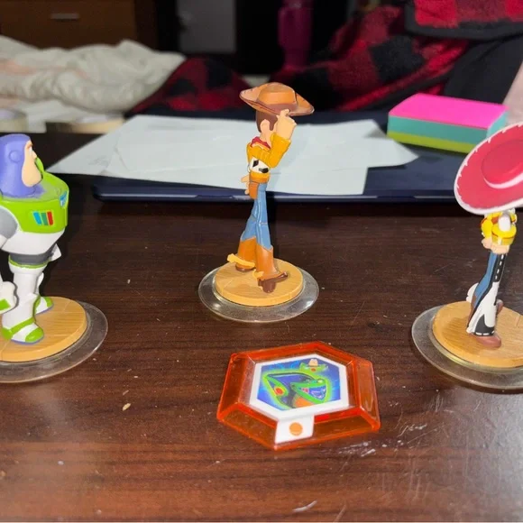 Disney Green and Blue Action Figures Playset - Picture 6 of 9